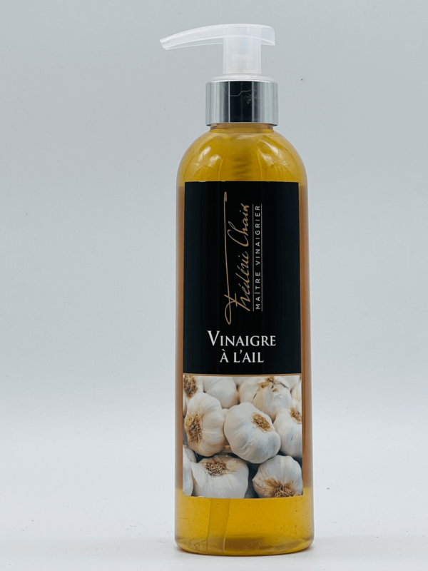 vinaigre, ail, vinaigre à l’ail, maître vinaigrier, vinaigre artisanal, qualité supérieure, Frédéric Chaix. Cette nouvelle version renforce la qualité artisanale du produit et l'expertise du maître vinaigrier, tout en insistant sur l'équilibre parfait entre fraîcheur et puissance du vinaigre à l'ail. Elle décrit également avec précision les plats qui peuvent être sublimés avec ce condiment d'exception. Les meta-titres et meta-descriptions sont optimisées pour améliorer le référencement et inciter les clients à essayer le produit.