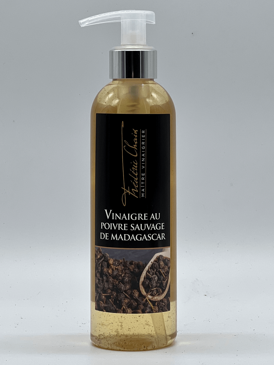 Découvrez notre vinaigre au poivre sauvage de Madagascar, un condiment exclusif qui donnera une touche de saveur unique à vos plats. Fabriqué de manière artisanale à Lisbonne, sans additifs ni conservateurs, ce vinaigre est parfait pour accompagner viandes, poissons, légumes et salades. Commandez dès maintenant chez Frédéric Chaix et profitez de la livraison gratuite pour toute commande de plus de 30 €.