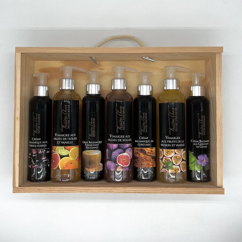 Plongez dans une expérience culinaire extraordinaire avec notre Kit Découverte de vinaigres balsamiques artisanaux. Du fruité au fleuri en passant par les épices, explorez une gamme complète de saveurs exquises. Profitez de notre offre spéciale et laissez-vous séduire par la qualité et la passion de notre production artisanale.